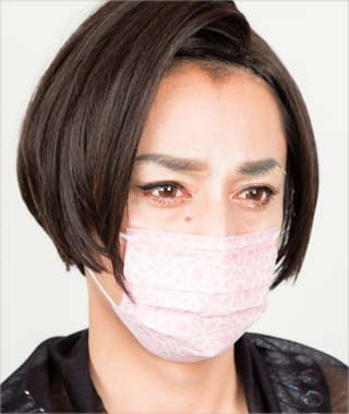 チュートリアルの徳井義実が、ざわちんによる宮沢りえのものまねメイクに挑戦