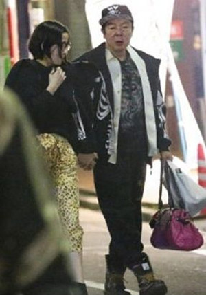 古田新 宮沢りえ 手つなぎ