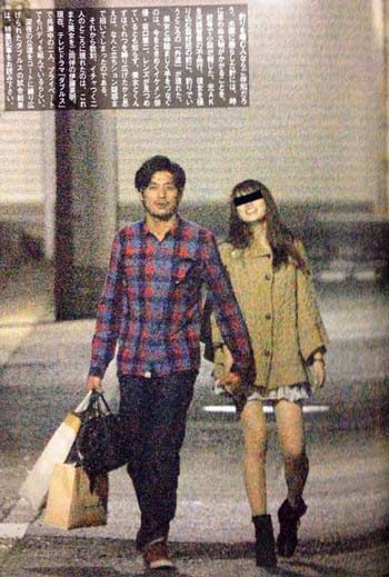 坂口憲二 路チュウ1