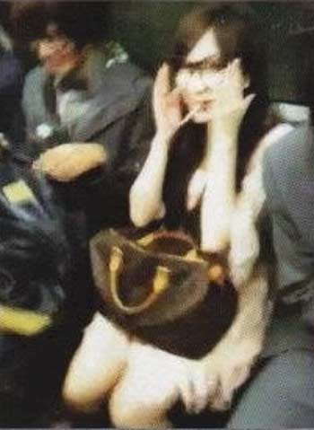 鈴木勤さんと小野恵令奈さんのツーショット写真