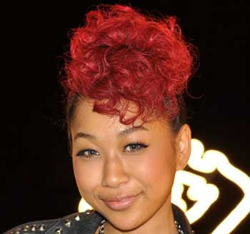 青山テルマ　赤髪