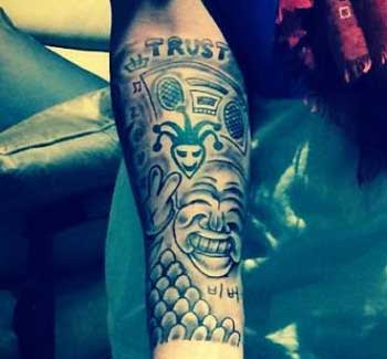 ジャスティン・ビーバー ハングル タトゥー