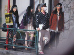 NON STYLE井上 美女4人