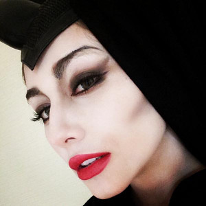 ダレノガレ明美がマレフィセントのものまねメイク