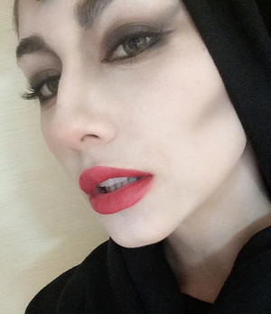 ダレノガレ明美がTwitterで披露した「マレフィセント」のものまねメイク画像