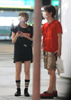 深瀬ときゃりーぱみゅぱみゅのフライデーツーショット写真