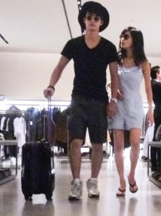 小島瑠璃子とロビンのツーショット写真