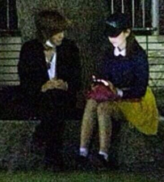 阿部顕嵐 村重杏奈が公園でツーショット写真