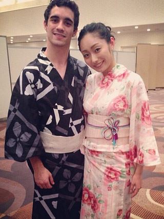 ハビエルと安藤美姫が着物でラブラブツーショット写真