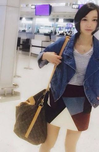 芹那がヴィトンのバッグ