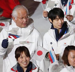羽生と菊地がソチ五輪で寄り添うツーショット写真