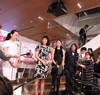 魔裟斗が会場から退場