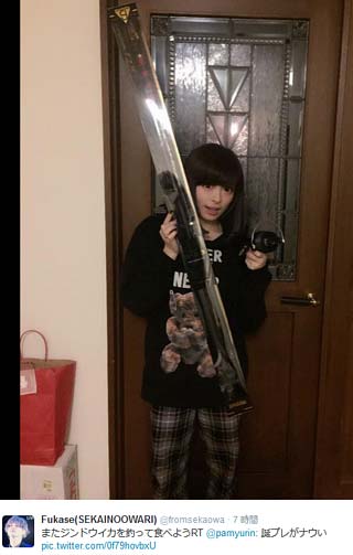 きゃりーぱみゅぱみゅがFukaseから貰った釣りセット