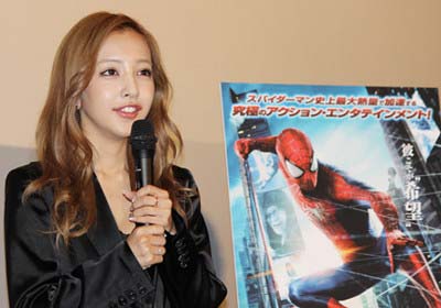 板野友美スパイダーマン2