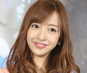 板野友美