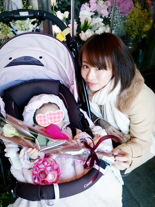 大堀恵と子供の写真