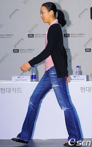 フィギュアスケート浅田真央選手の私服画像2