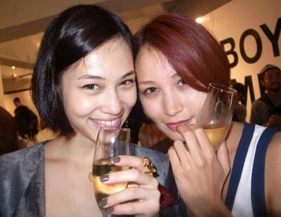 水原希子と黒田エイミのツーショット写真