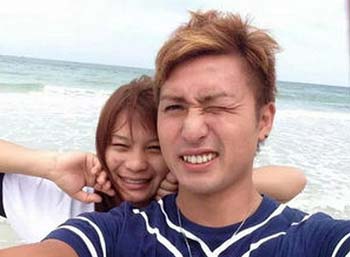 弦巻健人選手とタイ人女性不倫相手ツーショット写真