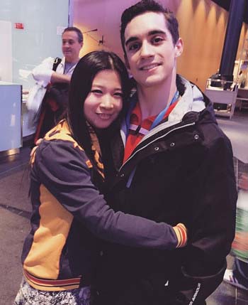 バニラとハビエル・フェルナンデス抱き合い