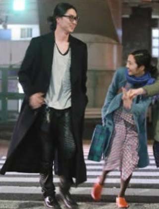 松田翔太と忽那汐里のツーショット写真4