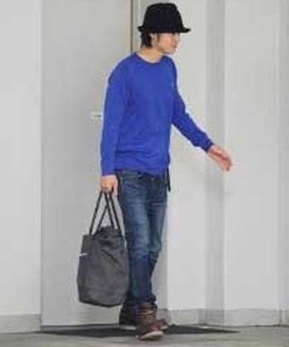 窪田正孝が多部未華子のマンションから出てくる写真