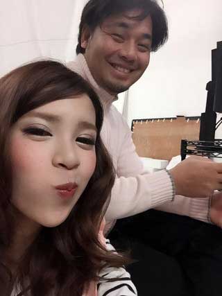 坂口杏里と田代仁(ベレン・オリバー・オリベッティ)のツーショット写真1