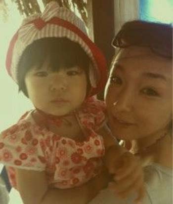 加護亜依と娘・みなみちゃんの写真1