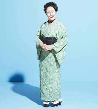 実写ドラマ『ど根性ガエル』白石加代子演じる京子ちゃんのばあちゃん