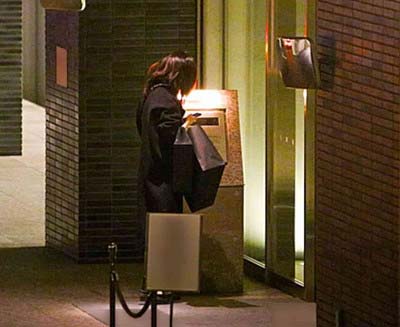 前田敦子　尾上松也マンション前1