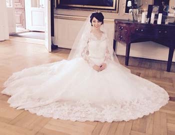 小出由華　ウゴウゴルーガ　ルーガちゃん　ウェディングドレス姿