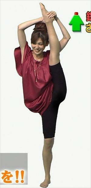 テレビ朝日・加藤真輝子アナが披露したY字バランス