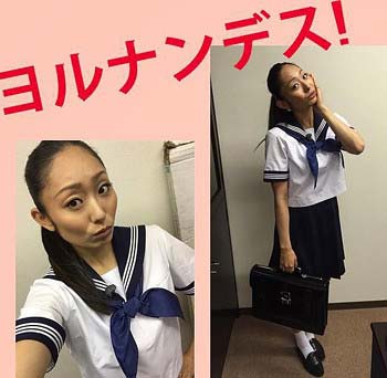 安藤美姫がインスタグラムで公開したセーラー服姿の写真