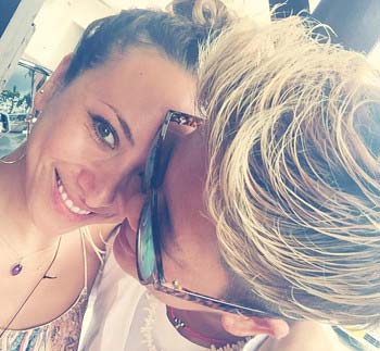 道端アンジェリカがインタグラムに投稿したキス写真3枚目