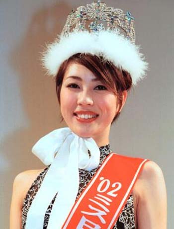 河村隆一の妻・佐野公美が「ミス日本グランプリ」を受賞時の写真