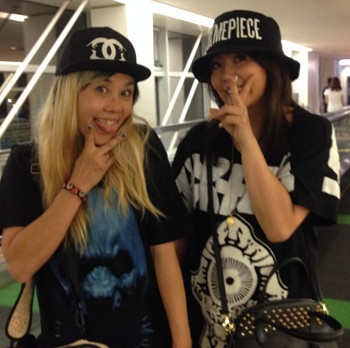 野沢直子と小川菜摘のツーショット写真2枚目