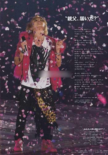 NEWSの手越祐也がさくらガールを天に向けて歌う姿