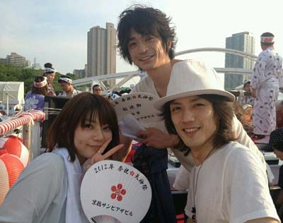 『仮面ライダー555』出演の芳賀優里亜、泉政行、半田健人