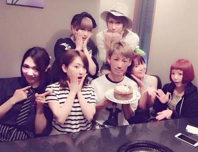 元AKB48内田眞由美がオーナーの「焼肉IWA」にきゃりーぱみゅぱみゅ等が来店した際の写真