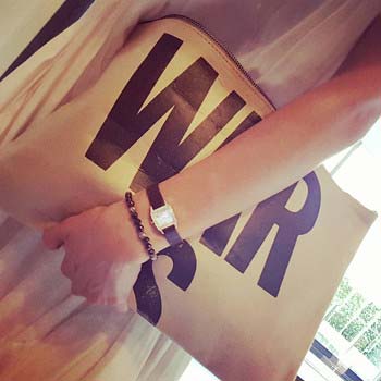 山田優が使用のクラッチバッグ