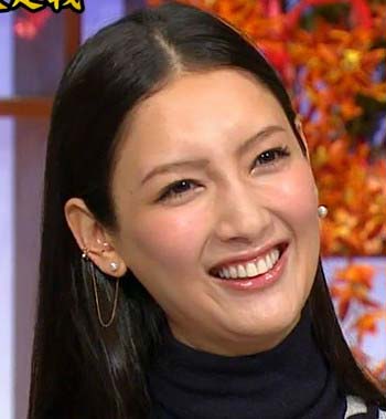 菜々緒の最新画像整形疑惑2枚目