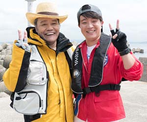 テレビ東京実写ドラマ『釣りバカ日誌』で共演の西田敏行と濱田岳のツーショット