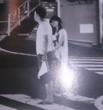 加藤あいと夫のツーショット写真1枚目