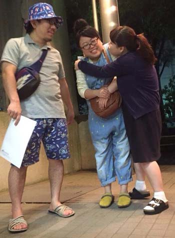 ニッチェの江上敬子とヒロユキ、近藤くみこのスリーショット1枚目