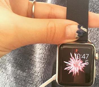 夏目すずの左手薬指の指輪