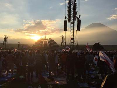 長渕剛の富士山麓10万人ライブ奇跡の朝日