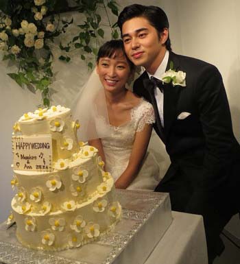 東出昌大と杏の挙式写真2枚目