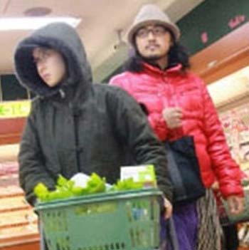 松岡茉優と加治将樹の買い物ツーショット1枚目