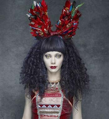 猫娘の土屋アンナ