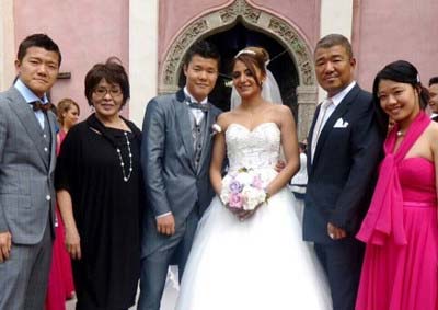 亀田和毅選手とメキシコ人の夫人結婚式2枚目